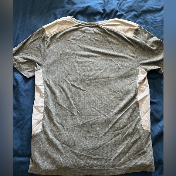 Lululemon tshirt - Picture 2 of 3